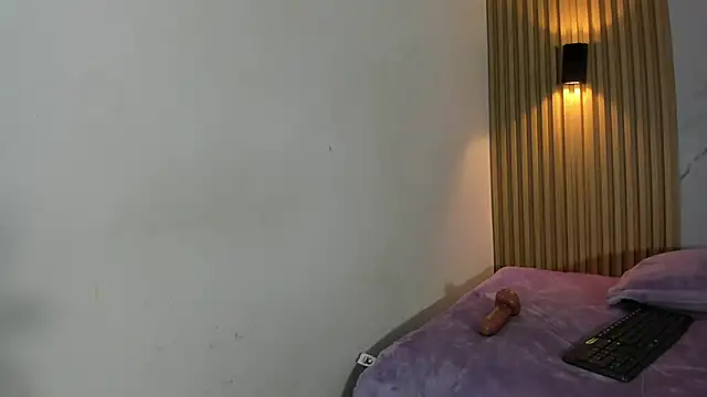 Valentinaliux  online show from 11/27/25, 07:58