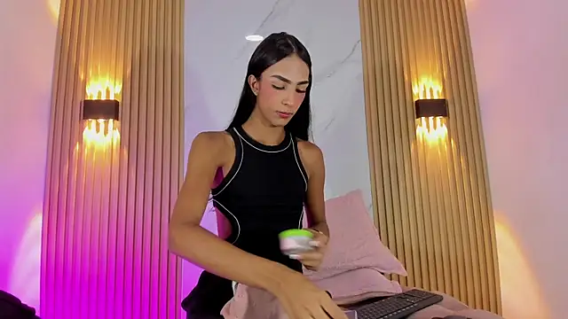 Valentinaliux  online show from 04/15/26, 12:10