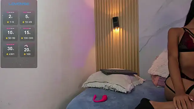 Valentinaliux  online show from 03/05/26, 12:24