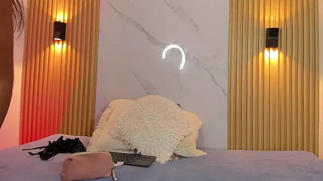 Valentinaliux  online show from 03/14/26, 11:38