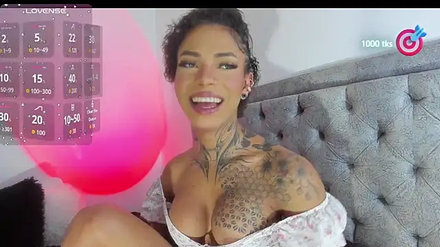 Snapshot of michell_danna chatting on 10/02/25, 01:31 michell danna online show from 10/02/25, 01:31