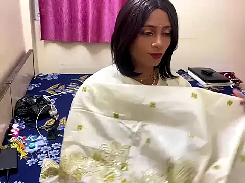 Snapshot of LuvLayla chatting on 10/29/25, 08:19 LuvLayla online show from 10/29/25, 08:19