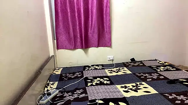 Snapshot of LuvLayla chatting on 09/12/25, 04:18 LuvLayla online show from 09/12/25, 04:18