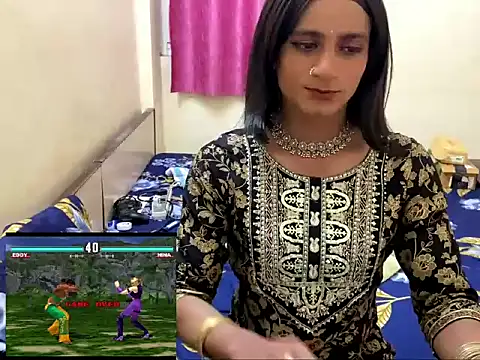 Snapshot of LuvLayla chatting on 12/03/25, 10:31 LuvLayla online show from 12/03/25, 10:31