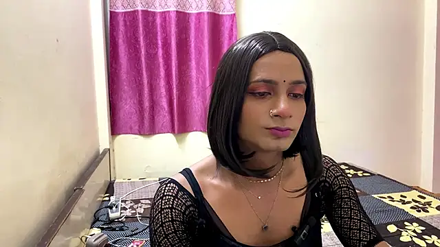 Snapshot of LuvLayla chatting on 09/20/25, 05:07 LuvLayla online show from 09/20/25, 05:07