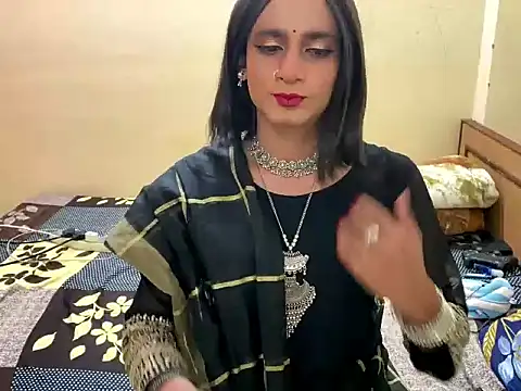 LuvLayla online show from 12/19/25, 06:32