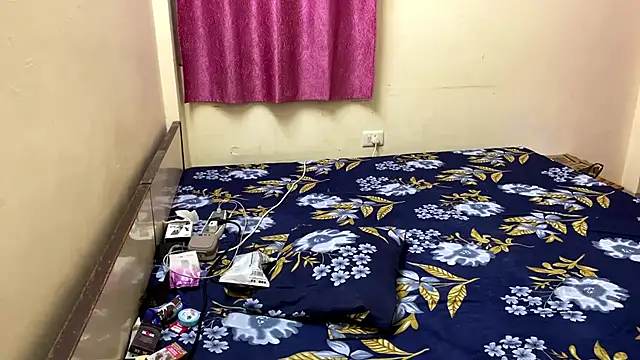 Snapshot of LuvLayla chatting on 10/11/25, 05:58 LuvLayla online show from 10/11/25, 05:58