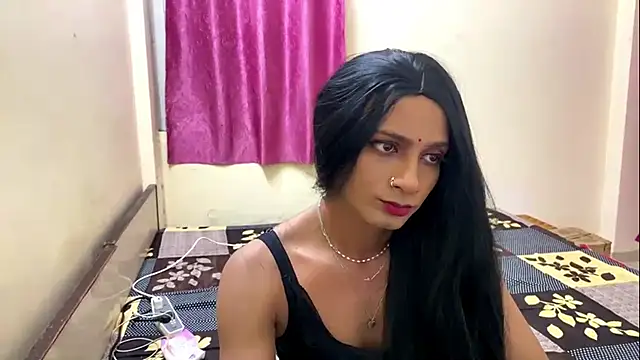 Snapshot of LuvLayla chatting on 09/14/25, 05:35 LuvLayla online show from 09/14/25, 05:35