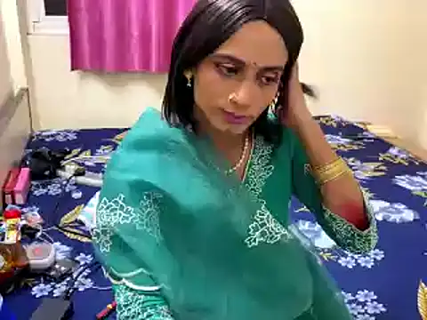 Snapshot of LuvLayla chatting on 11/03/25, 10:46 LuvLayla online show from 11/03/25, 10:46