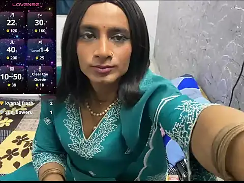 Snapshot of LuvLayla chatting on 06/20/26, 11:43 LuvLayla online show from 06/20/26, 11:43