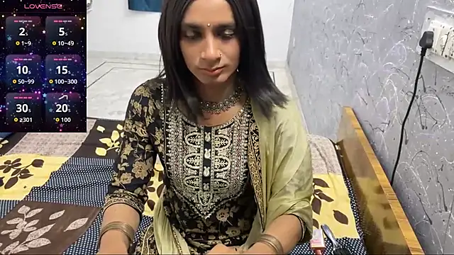 Snapshot of LuvLayla chatting on 06/22/26, 11:02 LuvLayla online show from 06/22/26, 11:02