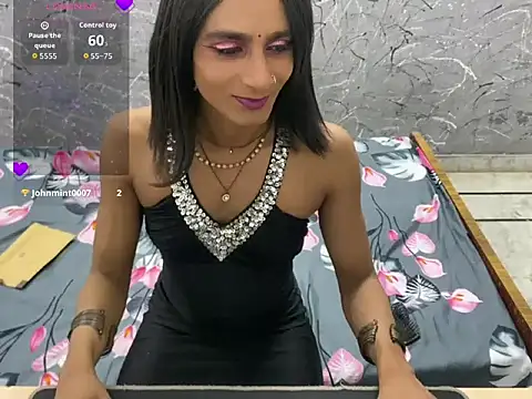 Snapshot of LuvLayla chatting on 07/29/26, 06:29 LuvLayla online show from 07/29/26, 06:29