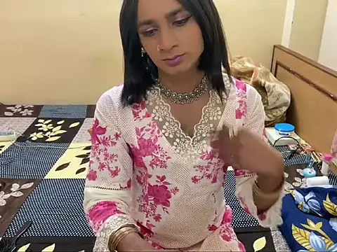 LuvLayla online show from 02/05/26, 07:21