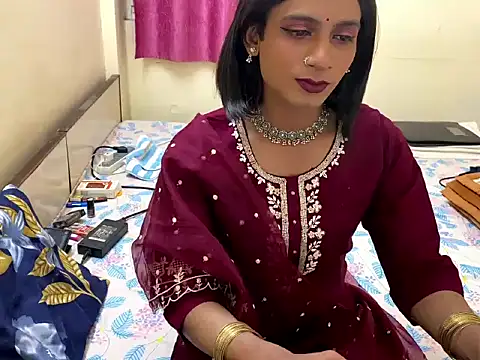 Snapshot of LuvLayla chatting on 11/20/25, 06:30 LuvLayla online show from 11/20/25, 06:30