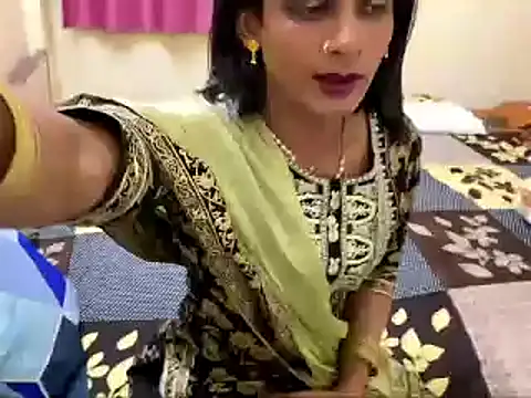 Snapshot of LuvLayla chatting on 11/16/25, 04:34 LuvLayla online show from 11/16/25, 04:34