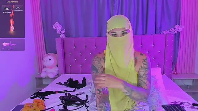 Nayla-Mouna online show from 04/07/26, 07:21