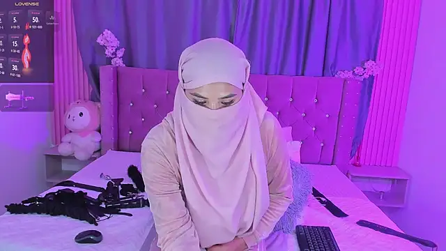 Nayla-Mouna online show from 04/23/26, 08:10