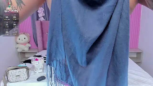 Nayla-Mouna online show from 12/22/25, 11:54