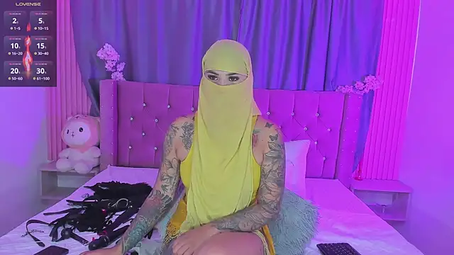 Nayla-Mouna online show from 04/16/26, 09:15