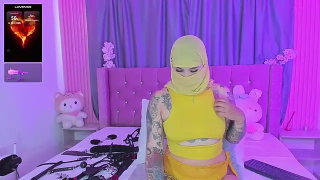 Nayla-Mouna online show from 02/27/26, 07:35