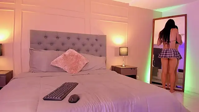 Snapshot of ALICESANDOVAL chatting on 09/11/25, 11:54 ALICESANDOVAL online show from 09/11/25, 11:54