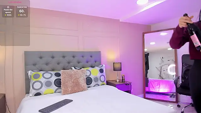 Snapshot of ALICESANDOVAL chatting on 11/30/25, 11:22 ALICESANDOVAL online show from 11/30/25, 11:22