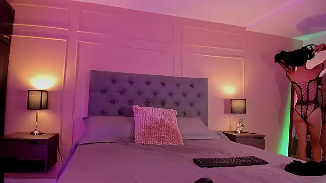 Snapshot of ALICESANDOVAL chatting on 09/25/25, 11:49 ALICESANDOVAL online show from 09/25/25, 11:49