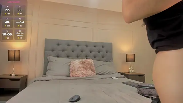 Snapshot of ALICESANDOVAL chatting on 10/27/25, 11:22 ALICESANDOVAL online show from 10/27/25, 11:22