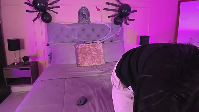 Snapshot of ALICESANDOVAL chatting on 11/08/25, 11:36 ALICESANDOVAL online show from 11/08/25, 11:36