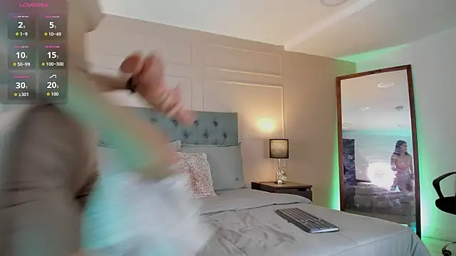 Snapshot of ALICESANDOVAL chatting on 10/30/25, 11:19 ALICESANDOVAL online show from 10/30/25, 11:19