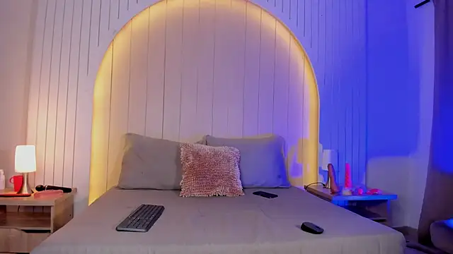 Snapshot of ALICESANDOVAL chatting on 12/14/25, 11:38 ALICESANDOVAL online show from 12/14/25, 11:38