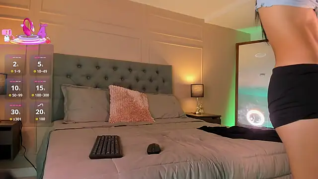 Snapshot of ALICESANDOVAL chatting on 10/04/25, 11:23 ALICESANDOVAL online show from 10/04/25, 11:23