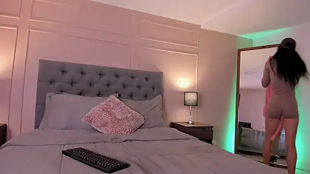 Snapshot of ALICESANDOVAL chatting on 09/20/25, 11:26 ALICESANDOVAL online show from 09/20/25, 11:26