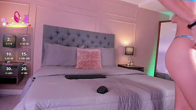 Snapshot of ALICESANDOVAL chatting on 10/06/25, 11:11 ALICESANDOVAL online show from 10/06/25, 11:11