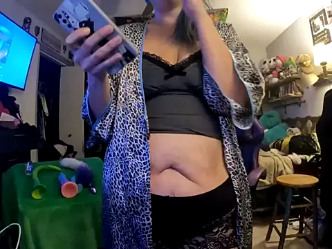 Snapshot of R4inbowK1tty chatting on 11/20/25, 05:41 R4inbowK1tty online show from 11/20/25, 05:41