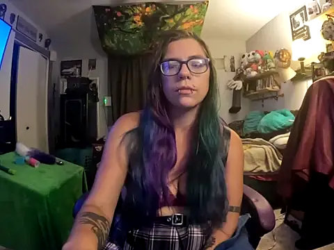 Snapshot of R4inbowK1tty chatting on 10/24/25, 03:49 R4inbowK1tty online show from 10/24/25, 03:49