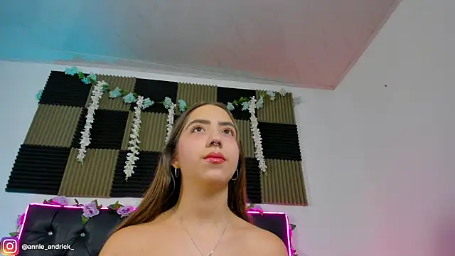  leda swan  online show from 06/28/26, 11:05