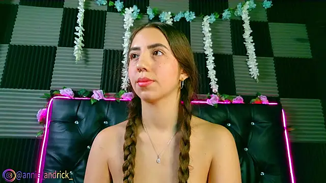  leda swan  online show from 02/16/26, 01:10