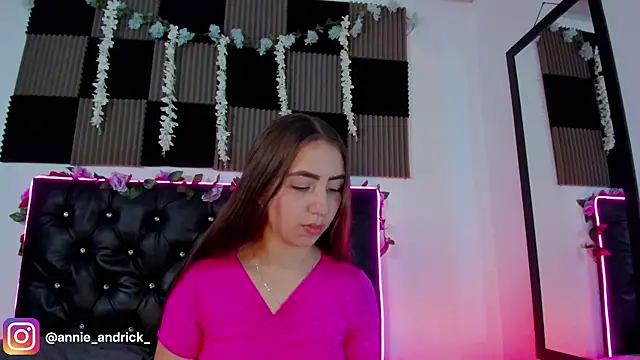  leda swan  online show from 04/14/26, 12:59