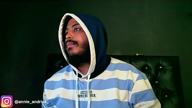  leda swan  online show from 12/01/25, 01:23