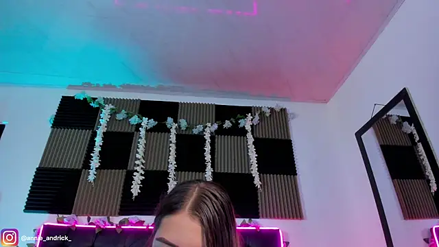  leda swan  online show from 05/29/26, 11:16