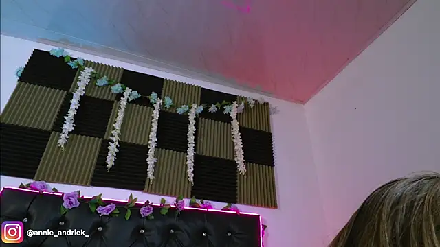  leda swan  online show from 07/06/26, 10:33