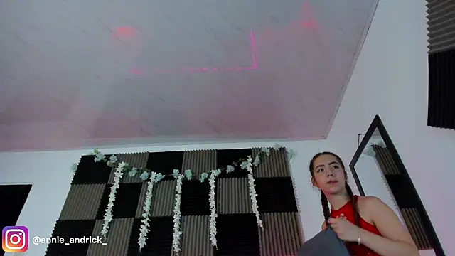  leda swan  online show from 04/09/26, 11:05