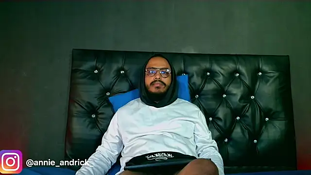  leda swan  online show from 12/04/25, 02:38