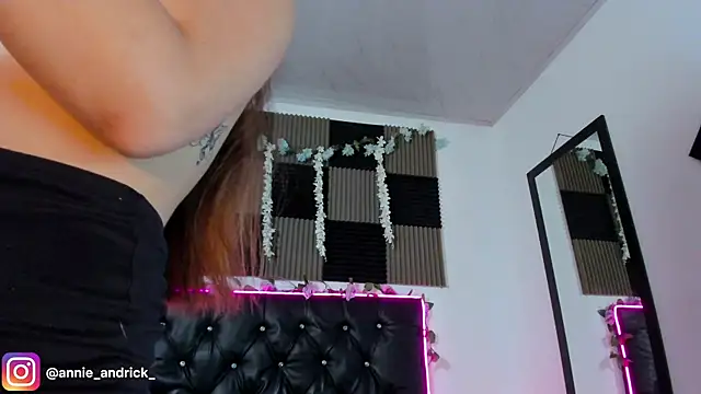  leda swan  online show from 05/01/26, 11:15