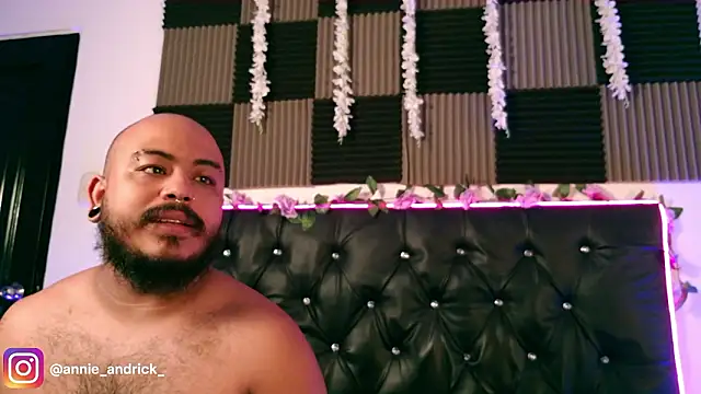  leda swan  online show from 03/28/26, 12:06