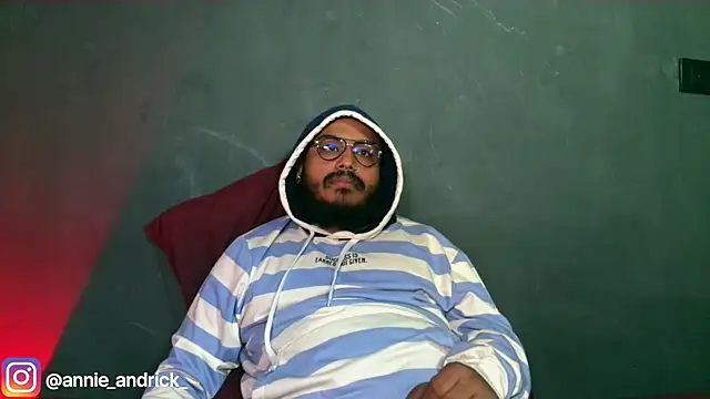  leda swan  online show from 11/10/25, 01:05