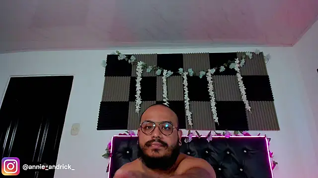  leda swan  online show from 04/10/26, 08:21