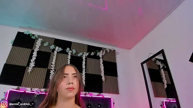  leda swan  online show from 06/03/26, 10:05