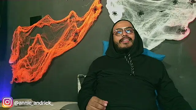  leda swan  online show from 10/23/25, 02:05